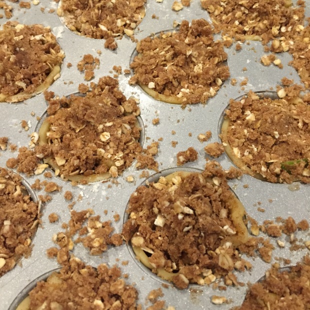 Mini Apple Pies with Streusel Topping! - funyumandfrills.com