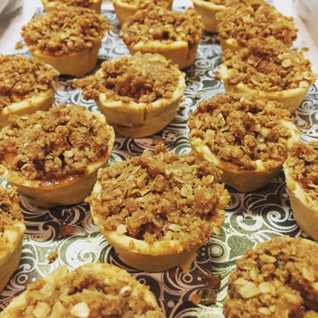 Mini Apple Pies with Streusel Topping! - funyumandfrills.com