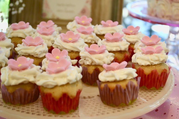 Mini vanilla buttercream cupcakes on funyumandfrills.com