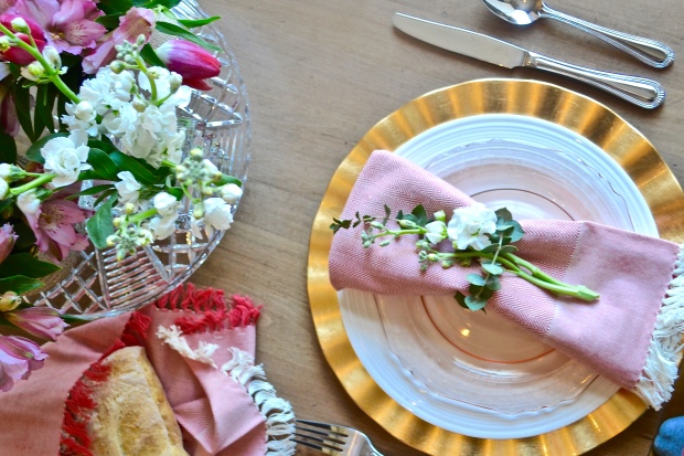 {Fun, Yum & Frills} Simple, classic and elegant Valentine's Day tablescape featuring tulips!