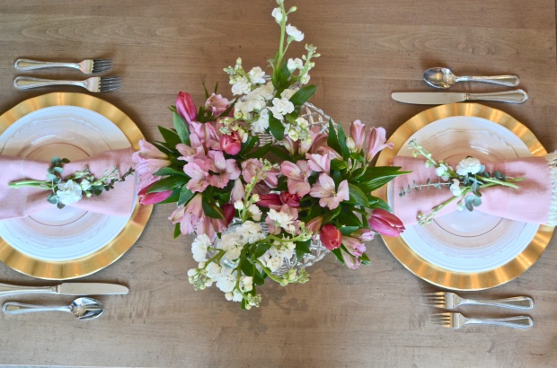 {Fun, Yum & Frills} Simple, classic and elegant Valentine's Day tablescape featuring tulips!