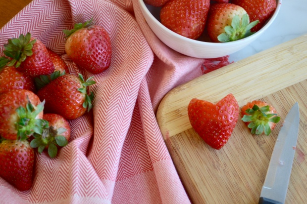 {Fun, Yum & Frills} Strawberry Hearts! Perfect for any Valentine's Day treat, spring time tablescape or breakfast brunch.